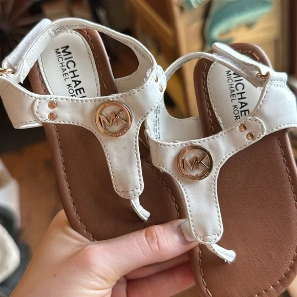 Michael Michael Kors Girls White and Brown Sandals T-Strap Design 7 NWOT